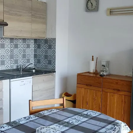 Plage, Avec Piscine Apartmán